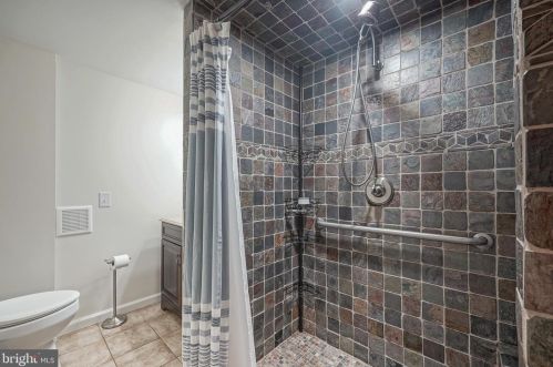 2402 Andover Rd, Riverton NJ 08077-3510 exterior