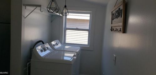 203 Elizabeth St, Sylvan Beach MI 49461-1116 exterior