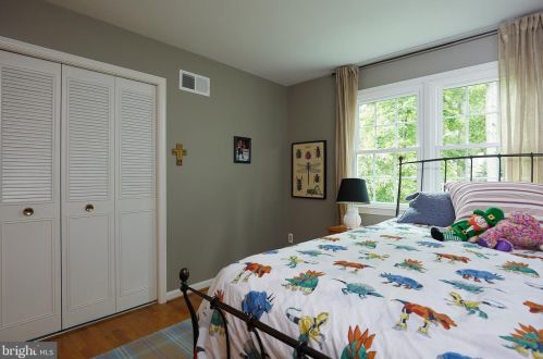 629 Goldsborough Dr, Rockville MD 20850-1905 exterior