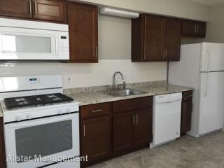 6113 Michael Dr, Cleveland OH  44142-3009 exterior