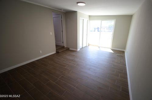 5751 28 St, Tucson AZ 85711-5925 exterior