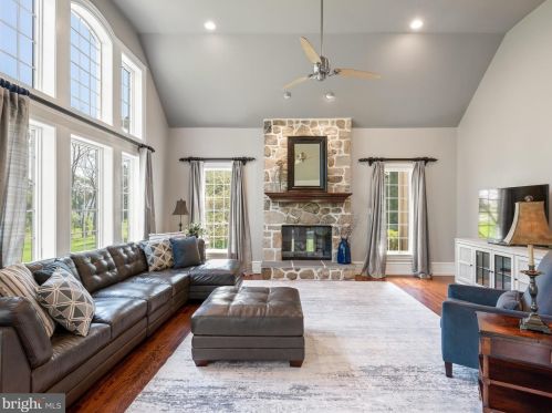 271 Blackburn Dr, Berwyn PA  19312-2801 exterior