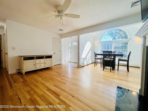 308 Enterprise Dr, Lacey NJ 08731-1815 exterior