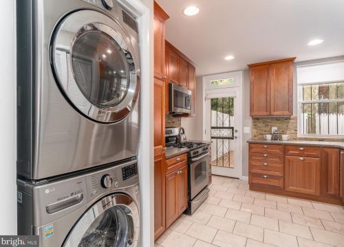 1357 Emerald St, Washington DC 20002-5431 exterior