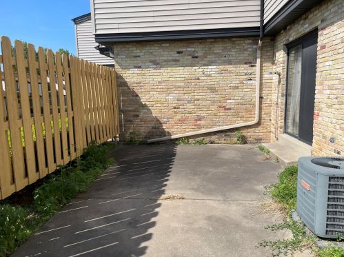 6550 Bourbon St, Milwaukee, WI 53224-5506