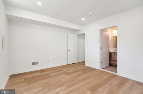 761 Cleveland St, Philadelphia PA 19146-2909 exterior