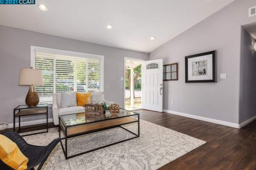 2301 Sunshine Dr, Concord, CA 94520-3614