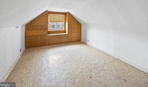 5 Fogarty Dr, Trenton NJ 08619-4320 exterior