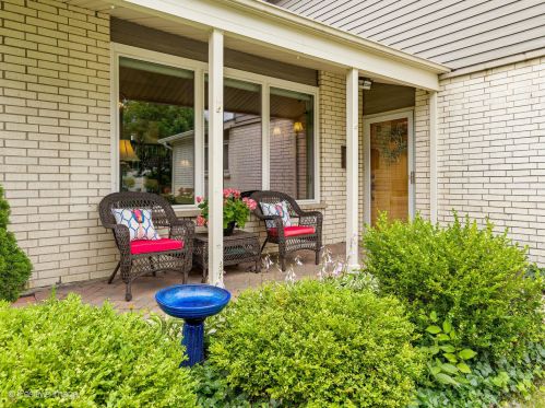 372 Yorkfield Ave, Elmhurst, IL 60126-5317