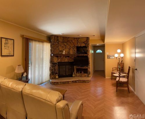 15 Ellen Cir, Old Bridge, NJ 08857-2603