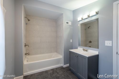 1921 Douglas Ave, Kalamazoo MI 49007-1638 exterior