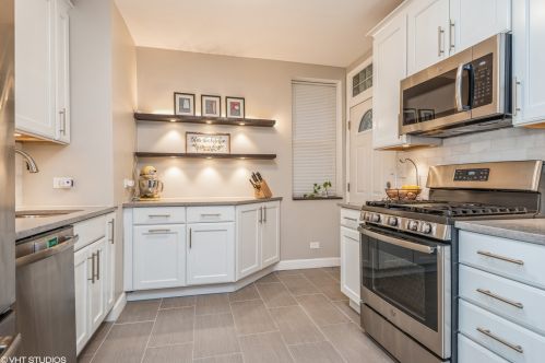 1901 Lunt Ave, Chicago IL  60626-2309 exterior