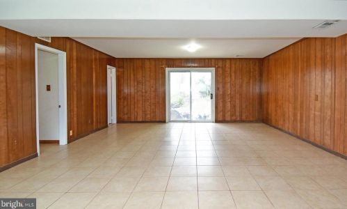 1043 Warbler Pl, Mc Lean VA  22101-2019 exterior