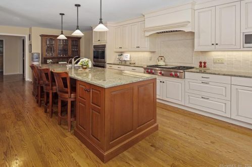 140 Long Lots Rd, Westport CT 06880-3826 exterior