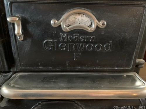 39 Kenilworth Dr, Deep River CT 06419-1213 exterior