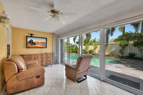 972 10 Ct, Boynton Beach FL 33426-2974 exterior