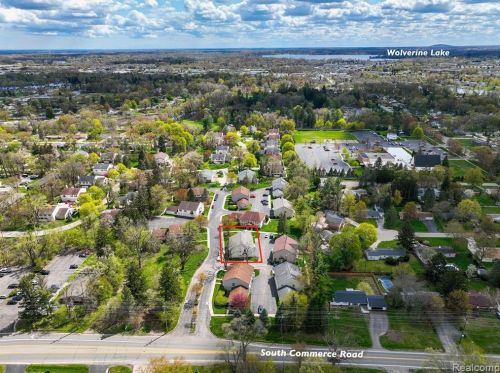 2149 Park Pl Dr, Walled Lake MI 48390-2555 exterior