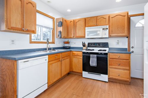 3711 Wonder Lk Rd, Bull Valley IL 60097-9081 exterior