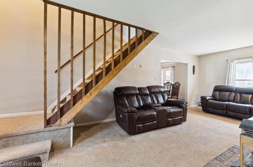 1787 Sashabaw Rd, Brandon MI  48462-9163 exterior