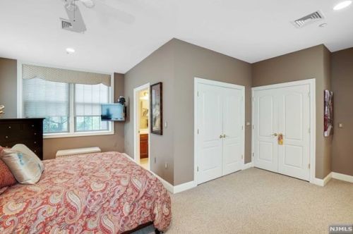 5201 Rio Vis Dr, Mahwah NJ 07430-4510 exterior