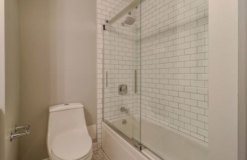 405 Wabash Ave, Chicago IL  60605-1208 exterior