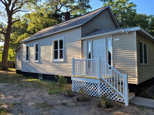 1979 8th St, Meskegon, MI 49444-1080