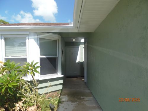 1350 Rivergreen Cir, Fort Pierce FL  34952-4131 exterior