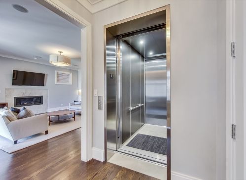 457 Melrose St, Chicago, IL 60657-3833