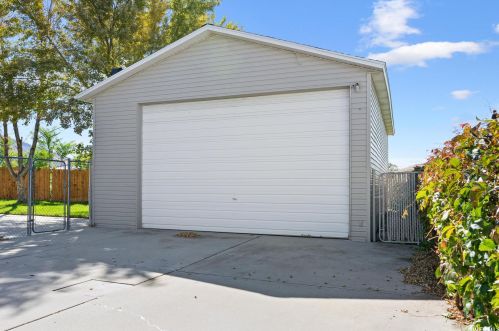 822 New England Dr, Sandy, UT 84094-3500