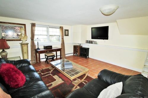 56 Saddle Rd, Norwalk CT 06851-3131 exterior