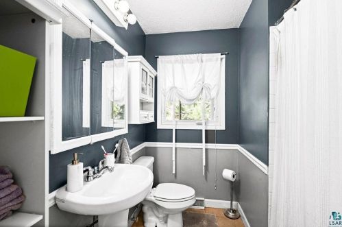 702 Basswood Ave, Duluth MN 55811-2638 exterior