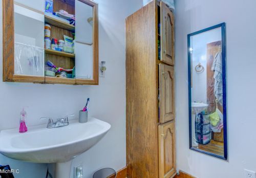 528 Creston St, Meskegon MI 49442-2262 exterior