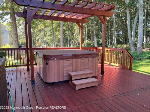 10 Highland Dr, Jackson Twp NJ 08527-1213 exterior