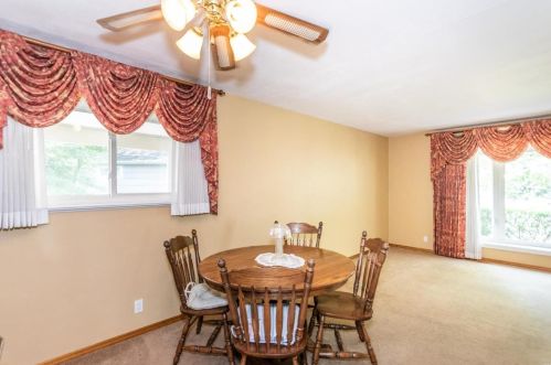 1438 Homecrest Dr, Saint Louis MO 63127-1124 exterior