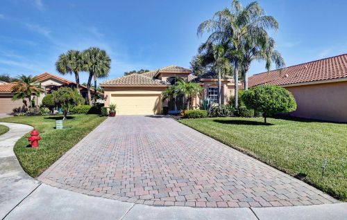 7805 Caprio Dr, Boynton Beach, FL 33472-7379