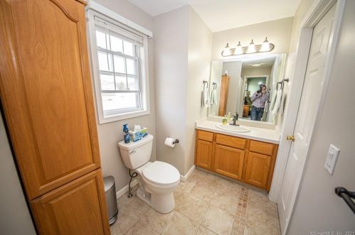 16 Misty Mdw Rd, Enfield CT 06082-3943 exterior