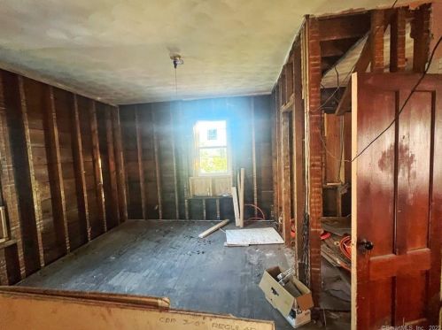 133 Jubilee St, New Britain CT  06051-2407 exterior