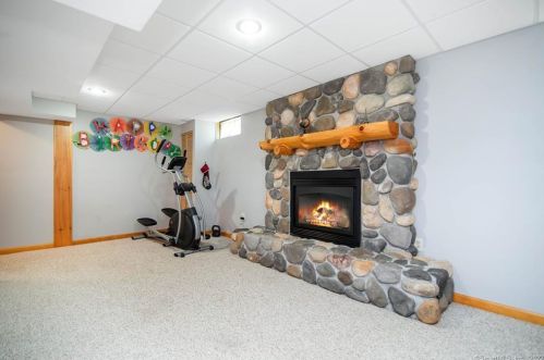 13 Gaylord Rd, Windsor Locks CT 06096-2815 exterior