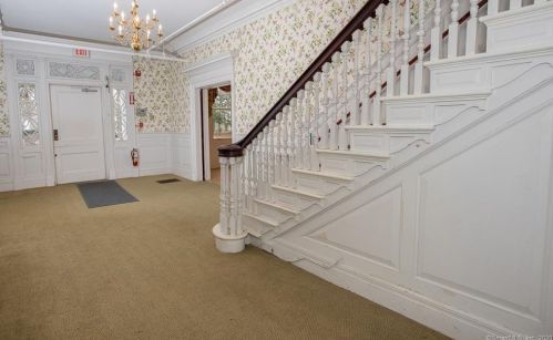 351 Main St, Ridgefield CT 06877-3810 exterior