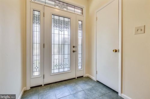 1904 Dundee Rd, Rockville, MD 20850-3135