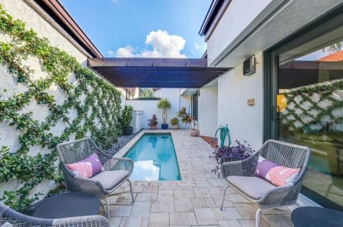 539 Bay Villas Ln, Naples FL 34108-2867 exterior