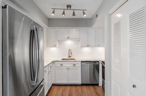 1508 Swallow Dr, Saint Louis MO 63144-1620 exterior