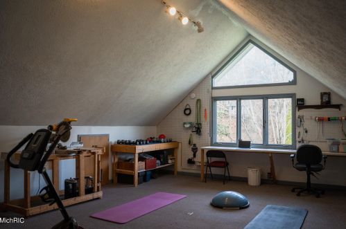 4206 Lk Frst Dr, Kalamazoo MI 49008-3309 exterior