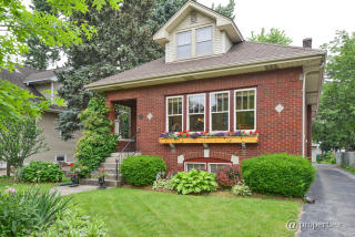 132 Clinton Ave, Elmhurst, IL 60126-2907