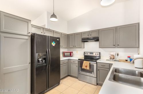 9962 Depot Dr, Tucson AZ 85747-5158 exterior