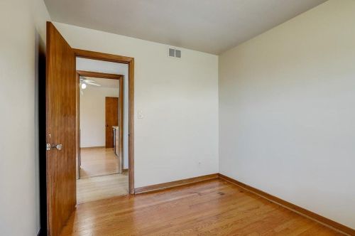 1409 Pinedale Ct, Milwaukee WI 53211-2266 exterior