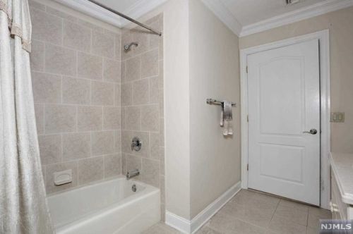 4202 Rio Vis Dr, Mahwah NJ 07430-4510 exterior