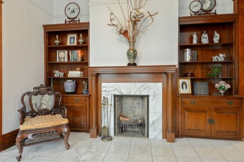 6300 Louise Ave, Chicago IL 60646-4008 exterior