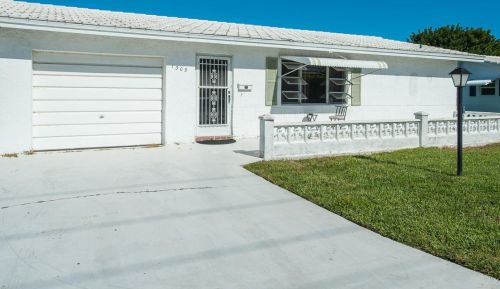 1305 22nd Way, Boynton Beach, FL 33426-6623