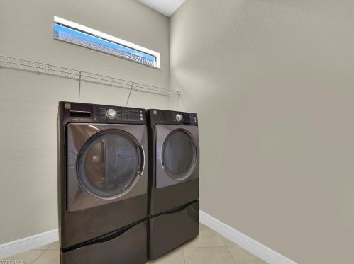 1641 Serrano Cir, Naples FL 34105-4953 exterior